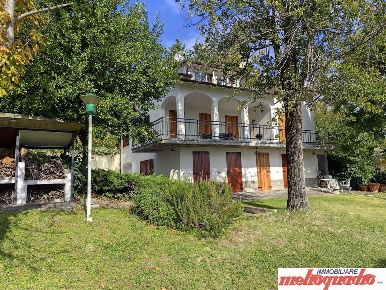 Foto Villa unifamiliare a Monte San Pietro di 440 m² con 7 locali
