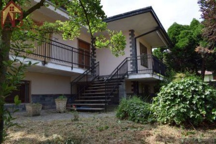 Foto Villa unifamiliare in via mazzini, Gambolò Centro di 290 m² in vendita