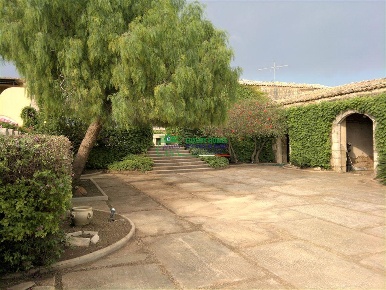 Foto Villa unifamiliare in contrada sottano pellegrino, di 530 m²
