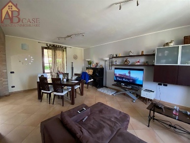 Foto Villa unifamiliare in Via  Mazzini, Gambolò Centro di 140 m²