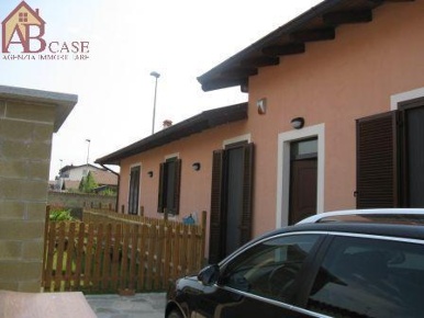 Foto Villa unifamiliare in Via  Mazzini, Gambolò Centro di 140 m²