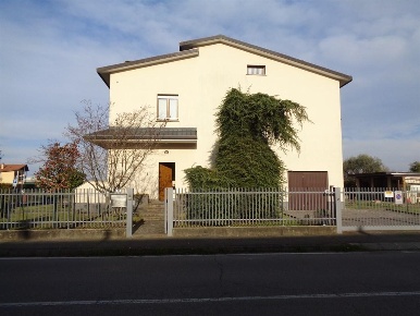 Foto Appartamento in via Oriana Fallaci, Cornate d'Adda Centro di 65 m²