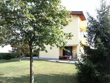 Foto Villa bifamiliare in Via Mazzini, Gambolò Centro di 180 m² in vendita
