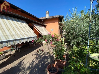Foto Villa unifamiliare a Gambolò di 290 m² con 7 locali in vendita