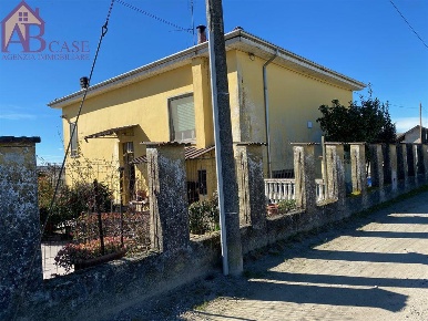 Foto Villa unifamiliare in via mazzini, Gambolò Centro di 170 m² in vendita