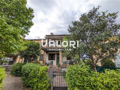 Foto Appartamento in VIA GHINOTTA, Castel Bolognese Centro di 160 m²