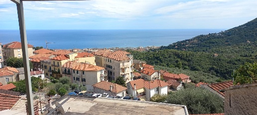 Foto Appartamento in Via Vincenzo Pelle, Alassio in vendita