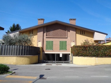 Foto Villa a schiera in via G. VERDI, Cornate d'Adda Centro di 105 m²