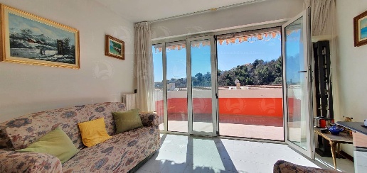 Foto Appartamento in Via Loreto Alta, Alassio di 110 m² con 3 locali