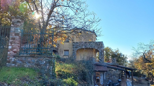 Foto Villa bifamiliare a Alassio di 135 m² con 6 locali in vendita