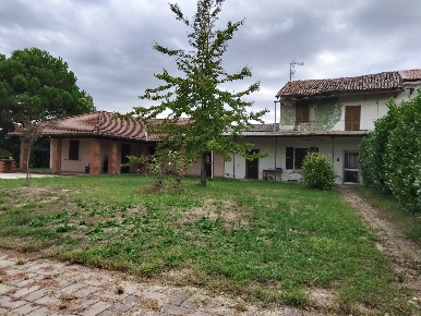 Foto Villa unifamiliare a Gambolò di 200 m² con 5 locali in vendita