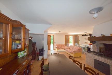 Foto Villa bifamiliare a Valdobbiadene Centro di 140 m² con 5 locali