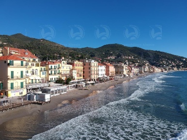 Foto Appartamento a Alassio di 135 m² con 9 locali in vendita