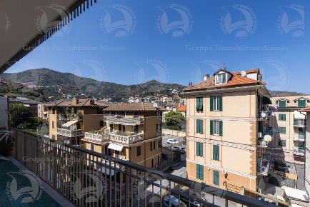 Foto Appartamento in via Paolo Ferreri, Alassio di 90 m² con 4 locali