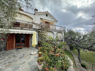 Foto Villa unifamiliare a Alassio di 130 m² con 4 locali in vendita