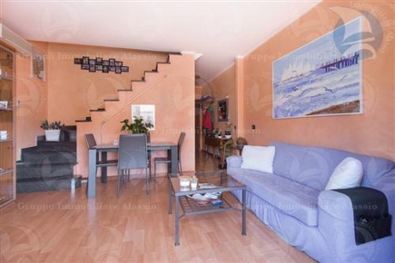 Foto Appartamento in Via Loreto Alta, Alassio di 90 m² con 3 locali