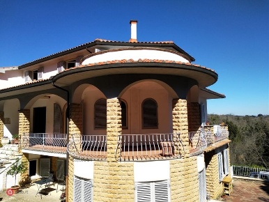 Foto Villa bifamiliare a Monteriggioni di 166 m² con 5 locali in vendita