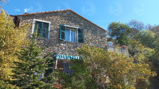 Foto Villa unifamiliare a Alassio di 180 m² con 5 locali in vendita