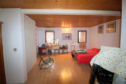 Foto Casa indipendente a Valdobbiadene Centro di 349 m² con 10 locali
