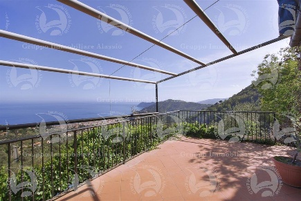 Foto Villa unifamiliare a Alassio di 350 m² con 15 locali in vendita