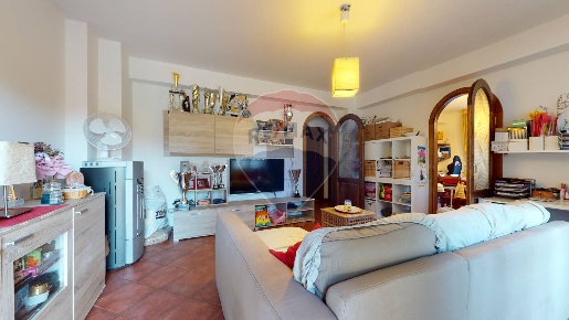 Foto Appartamento in via Pascoli, Barga Centro di 75 m² con 5 locali