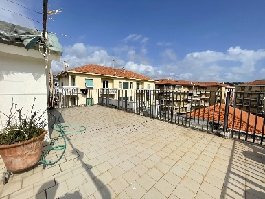 Foto Appartamento a Albisola Superiore Centro di 169 m² con 5 locali