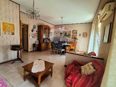 Foto Appartamento in Via Ischia, Giardini-Naxos Centro di 165 m² in vendita