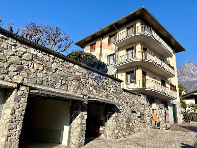 Foto Appartamento a Costa Volpino Centro di 300 m² con 8 locali in vendita