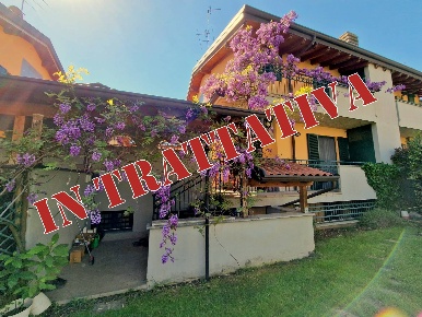 Foto Villa bifamiliare in via fratelli cervi, Cornate d'Adda Centro