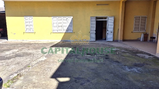 Foto Appartamento a Macerata Campania Centro di 127 m² con 3 locali