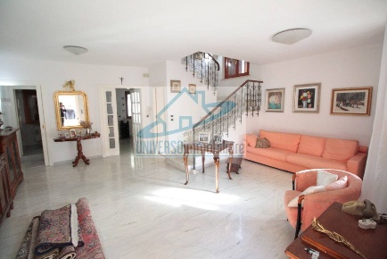 Foto Villa a schiera in VIALE PICENO APRUTINO, Folignano di 189 m²
