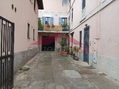 Foto Appartamento in VIA LIBERTA', Turate Centro di 94 m² con 3 locali