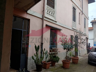 Foto Appartamento in VIA LIBERTA', Turate Centro di 94 m² con 3 locali