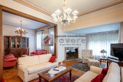 Foto Villa unifamiliare a Maserada sul Piave Varago di 299 m² con 10 locali
