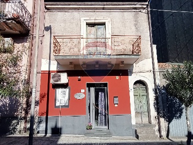 Foto Appartamento in Via Armando Diaz, Zafferana Etnea Centro di 60 m²