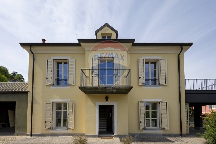 Foto Villa singola in strada gherzi, Canelli di 280 m² con 7 locali