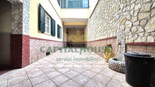 Foto Appartamento a Macerata Campania Centro di 180 m² con 6 locali