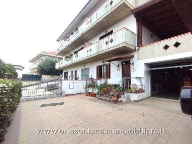 Foto Villa a schiera a Folignano Piane Di Morro di 211 m² con 11 locali