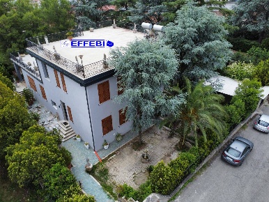 Foto Villa singola in via Don Milani, Castrolibero Andreotta di 500 m²