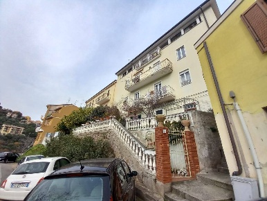 Foto Appartamento in VIA DE GASPERI, Ozieri Centro di 145 m² con 7 locali