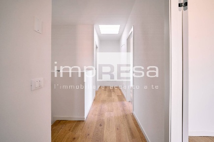 Foto Villa bifamiliare in via Roma, Silea Centro di 180 m² con 7 locali