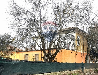 Foto Villa singola in STRADA GOITESE, Goito Centro di 152 m² con 5 locali