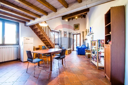 Foto Appartamento a Castelletto sopra Ticino Centro di 120 m² con 4 locali