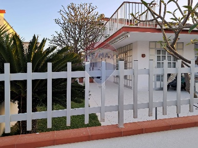 Foto Villa unifamiliare in Viale delle Alpi, Santa Croce Camerina di 150 m²