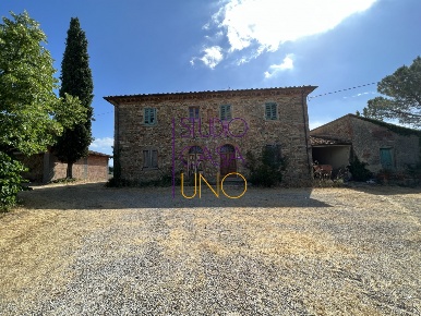 Foto Villa singola in via della robbia, Bucine Centro di 380 m² in vendita
