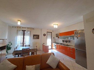 Foto Appartamento a Folignano di 100 m² con 6 locali in vendita