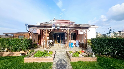 Foto Appartamento a San Giorgio del Sannio Cesine di 315 m² con 9 locali