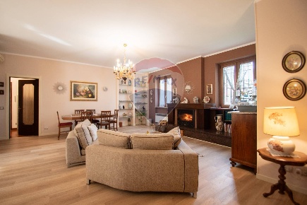 Foto Villa singola in Via Marconi, Botticino Centro di 455 m² con 12 locali