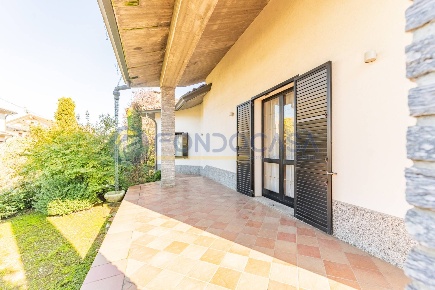 Foto Villa singola in VIA PRIMO MAGGIO, Uboldo di 290 m² con 4 locali