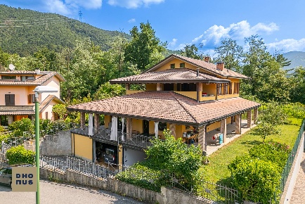 Foto Villa unifamiliare in Via Dosso, Trescore Balneario in vendita